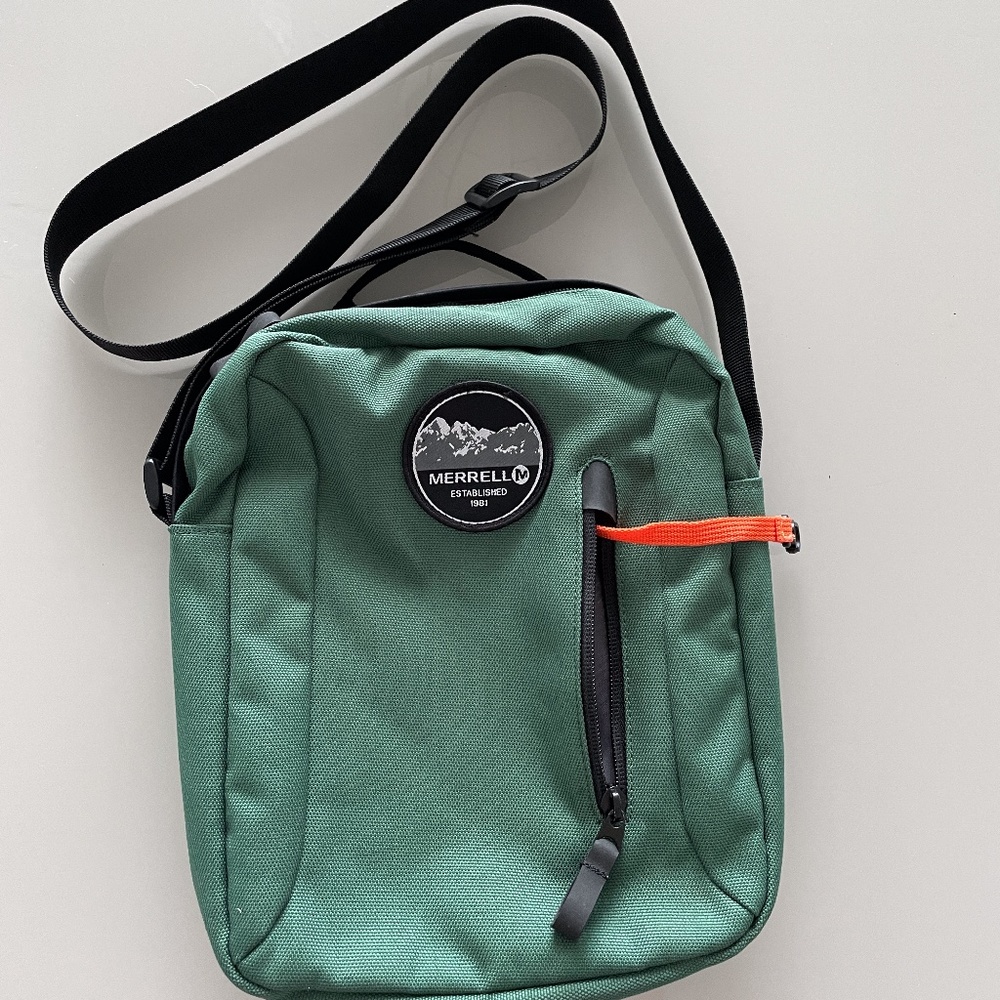 NWOT - Merrell everyday canvas purse with adjustable strap - forest green